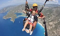 Baba-kız paraşüt keyfi: 3 yaşındaki kızı ile uçtu
