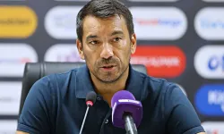 Beşiktaş'ın teknik adamı Bronckhorst'tan açıklama: Tek planımız gruplara kalmak