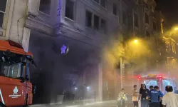 İstanbul Beyoğlu'nda otel yangını: Misafirler tahliye ediliyor