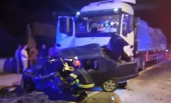 Kaza yapan otomobillere TIR çarptı: 1 ölü, 1 yaralı