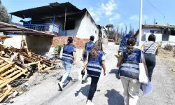 İzmir Büyükşehir ekipleri yangın bölgesinde: Kapı kapı gezdiler