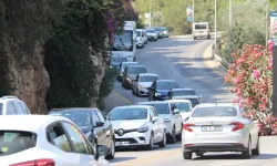 Tatilcilerin yol çilesi: Bayram trafiğini aratmayan 5 kilometrelik araç kuyruğu