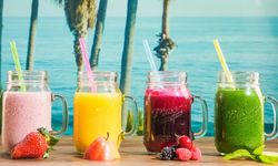 Yaz sıcaklarının kurtarıcısı: Az malzemeli sağlıklı smoothie tarifleri