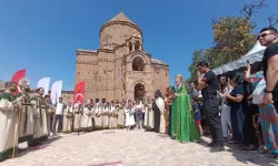 12. kez düzenlendi: Akdamar Adası'ndaki Ermeni ayini sona erdi