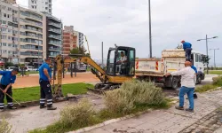 Acil ve geçici önlem: Kordon’da deniz taşkınları için harekete geçildi