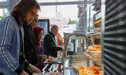 İsteyen her vatandaş faydalanabilecek: Buca'da askıda yemek uygulaması başladı