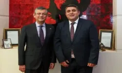 İzmir'de CHP'li ilçe başkanının aracı kurşunlandı: 2 kişi gözaltında