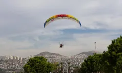 İzmir Körfezi'nde paramotor keyfi: 30 dakikalık tur 3 bin 500 TL