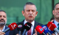 CHP lideri Özel İzmir’de konuştu: Vatandaş kavga isteyenleri de CHP’yi de görüyor