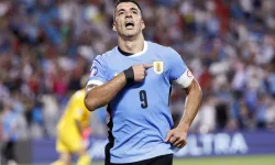 Uruguaylı efsane milli takımdan emekli oldu: Luis Suarez'den üzen veda