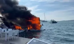 Ayvalık sahilinde hareketli anlar: Yat alevlere teslim oldu