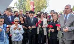 İzmir depreminde hayatını kaybedenler Bayraklı'da anıldı