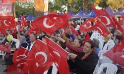 Cumhuriyet coşkusu Bergama'da: Bu bayrağı taşımaya and içtik