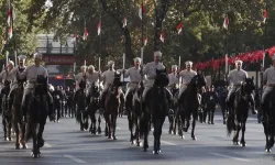 Cumhuriyet'in 101. yılında TBMM önünden ilk Meclis binasına 29 Ekim korteji