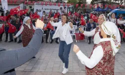 İzmir'de bayram coşkusu: Yaşasın Atatürk, yaşasın Cumhuriyet