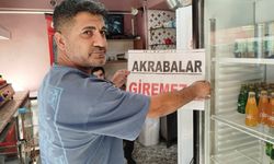 İzmir'de esnafın isyanı: Dükkanına 'Akrabalar giremez' pankartı astı