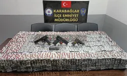 İzmir'de baba ve oğlu bir araba dolusu uyuşturucu hapla yakalandı