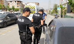 Polis ekipleri İzmir'de çeşitli suçlardan aranan 101 kişiyi yakaladı