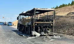 Yolcu otobüsünde can pazarı: Alevlere teslim olan araçtan son anda indiler