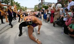 Kuşadası sokaklarında festival coşkusu: Lezzet, müzik, sanat ve eğlence bir arada