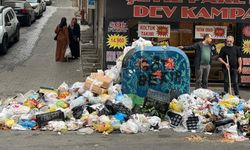 Buca'da grev etkisi: Vatandaş çöp yığınlarından rahatsız