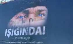 Buca'da çirkin saldırı: Atatürk'ün afişine küfür yazdılar!