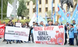 İzmir'de işçi ve emekliler sokağa indi: İnsanca bir yaşam istiyoruz