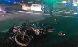 İzmir'de motosiklet ve otomobil çarpıştı: 2 kişi yaralandı