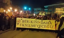 Seferihisar'da kadına şiddete karşı dik duruş: Bir kişi daha eksilmemek için binlerce kişi yürüdü