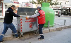 Bayraklı'da halk sağlığı temel esas: Çöp konteynerleri yenileniyor