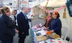 İzmir'de örnek dayanışma projesi: Bergama'da üreten kadınlar için yeni yıl pazarı kuruldu