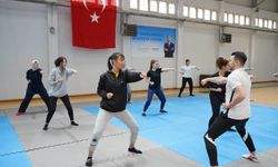 Bornova'da taekwondo eğitimi: İzmirli kadınlar güçleniyor