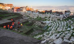 1500 yıl önce toprakla kapatılmıştı: İzmir'in antik tiyatrosu gün yüzüne çıkıyor