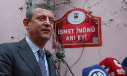 CHP lideri Özel, İsmet İnönü anmasında: Onların güzel kenti İzmir’e layık olmaya çalışıyoruz