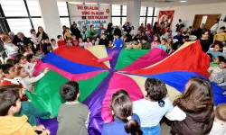 Sihirbazlık gösterisi, dans, yüz boyama... Bornova'da çocuklara eğlenceli yarıyıl tatili