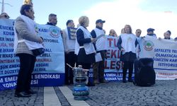 İzmir'de emekliler kendi helvasını kavurdu: Sadaka değil, hakkımız olanı istiyoruz