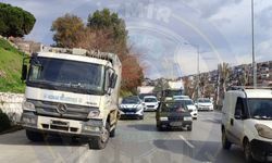 Yola çıkacak İzmirliler dikkat: Yeşildere Caddesi'ndeki araç arızası trafiği kilitledi