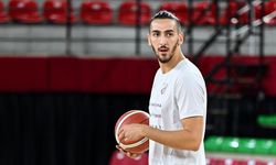 Karşıyaka Baketbol'dan üzücü haber: Kenan Sipahi takımdan ayrıldı