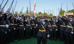 Mustafa Kemal'in askerleriyiz demişlerdi: Teğmenler ihraç edildi