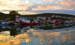 Asırlık ağaçlarla çevrili: İzmir'de huzuru bulacağınız bir balıkçı köyü