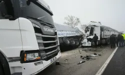 Faciaya ramak kala: İki tırın birbirine girdiği kazada  kimsenin burnu kanamadı!