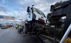 İzmir'de korkutan kaza: Akaryakıt dolu tanker devrildi, bir yolcu yaralandı!