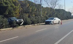 Kaygan yolda zincirleme kaza: 2 araç karşı şeride savruldu