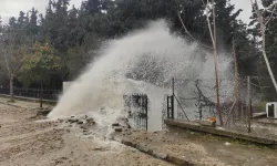 Ekipler seferber oldu: Kuşadası’nda içme suyu isale hattı patladı