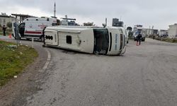 İzmir Kemalpaşa'da trafik kazası: Minibüs ile hafif ticari araç çarpıştı