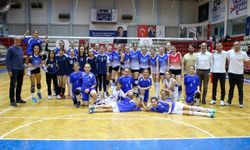 İzmir’de spor şöleni: Celal Atik Spor Salonu’nda heyecan dolu karşılaşmalar!