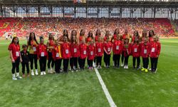 Göztepe Voleybol Takımı, taraftarlarıyla şampiyonluğu kutladı!