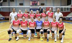 İzmir’de spor şöleni: Basketbol ve voleybol heyecanı Celal Atik’te