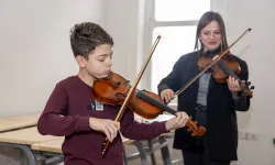 Roman mahallesinden çıkan yetenekler: Geleceğin sanatçıları Konak’ta yetişiyor