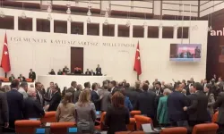 TBMM'de tansiyon yine yükseldi: Milletvekilleri birbirine girdi!